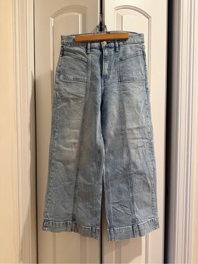 EUC Classic GAP Light Wash Denim Wide-Leg Women’s Jeans. 8Petite